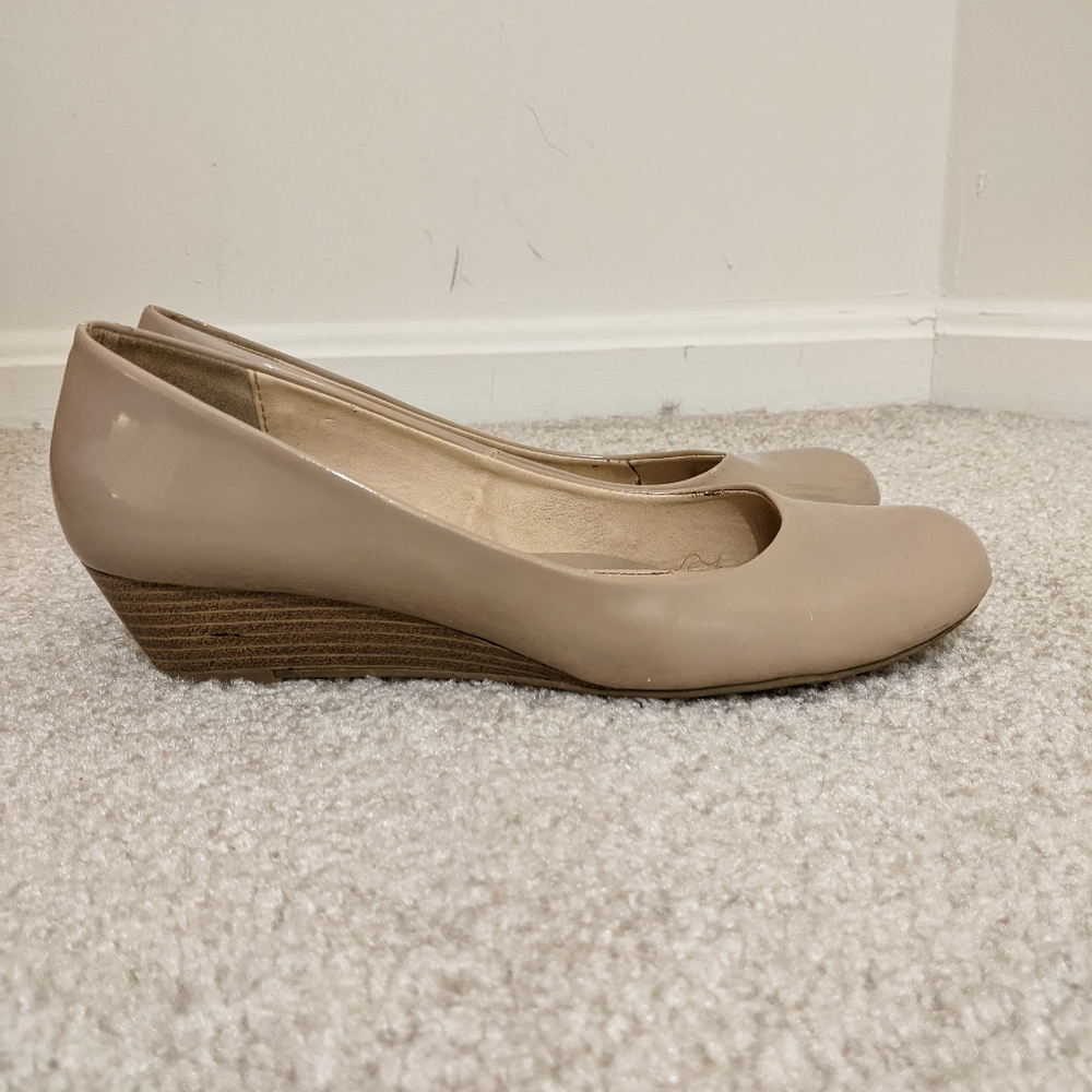 Chinese Laundry nude Marcie wedge pumps